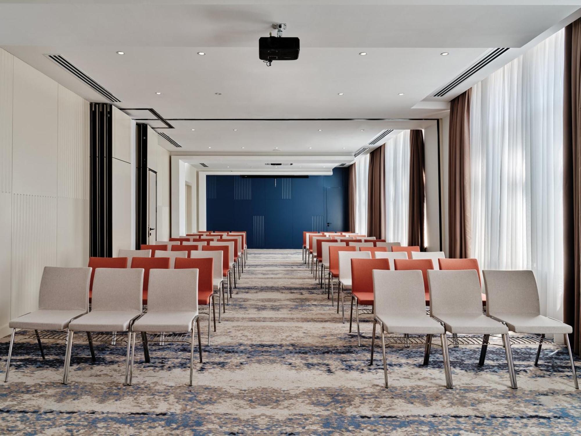 Hotel Crowne Plaza Tashkent By Ihg Exterior foto